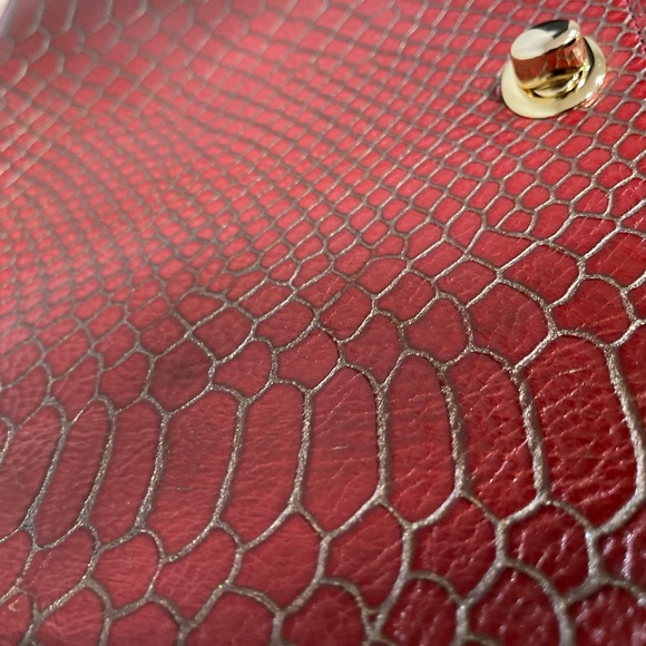 NEW HOBO International Red Croc Embossed Crossbody - Picture 3 of 10